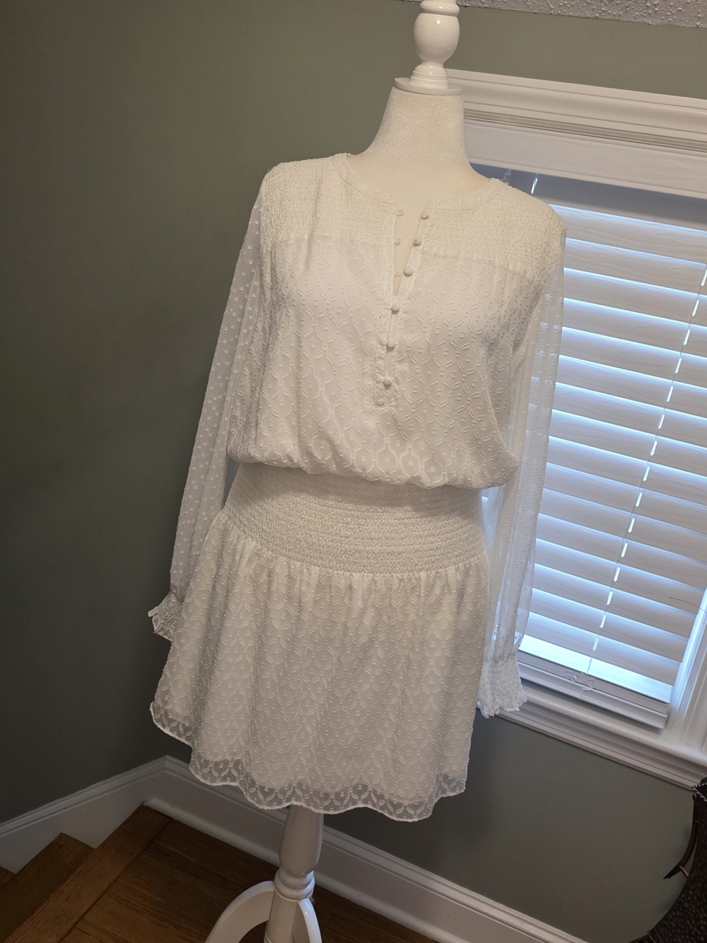EC White House Black Market White Long-Sleeve Smocked Waist Mini Dress Size Lge